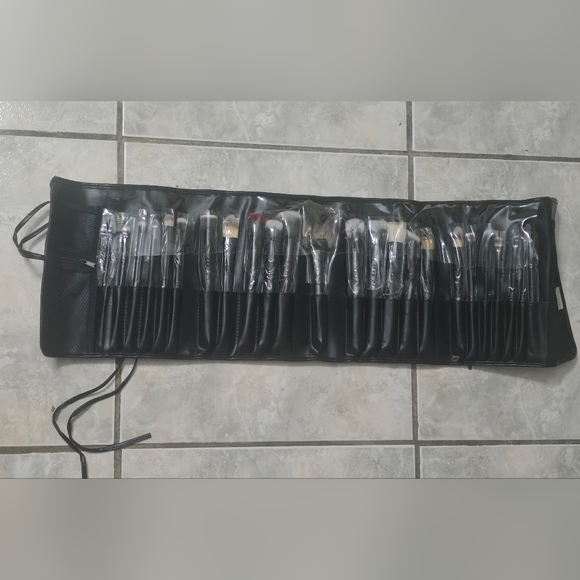 SHANY The Masterpiece Signature Makeup Brush Set - 25 pieces - Picture 15 of 16